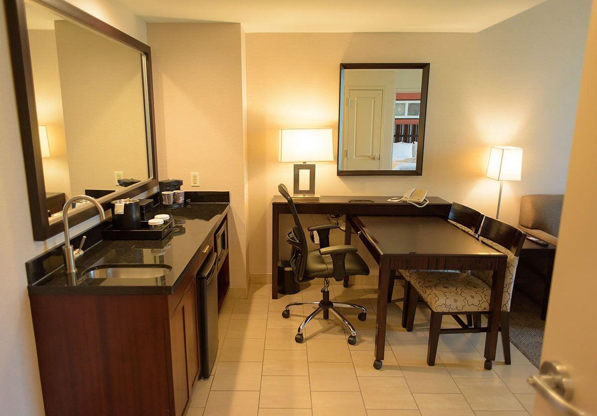 Embassy Suites Ontario - Airport Екстериор снимка