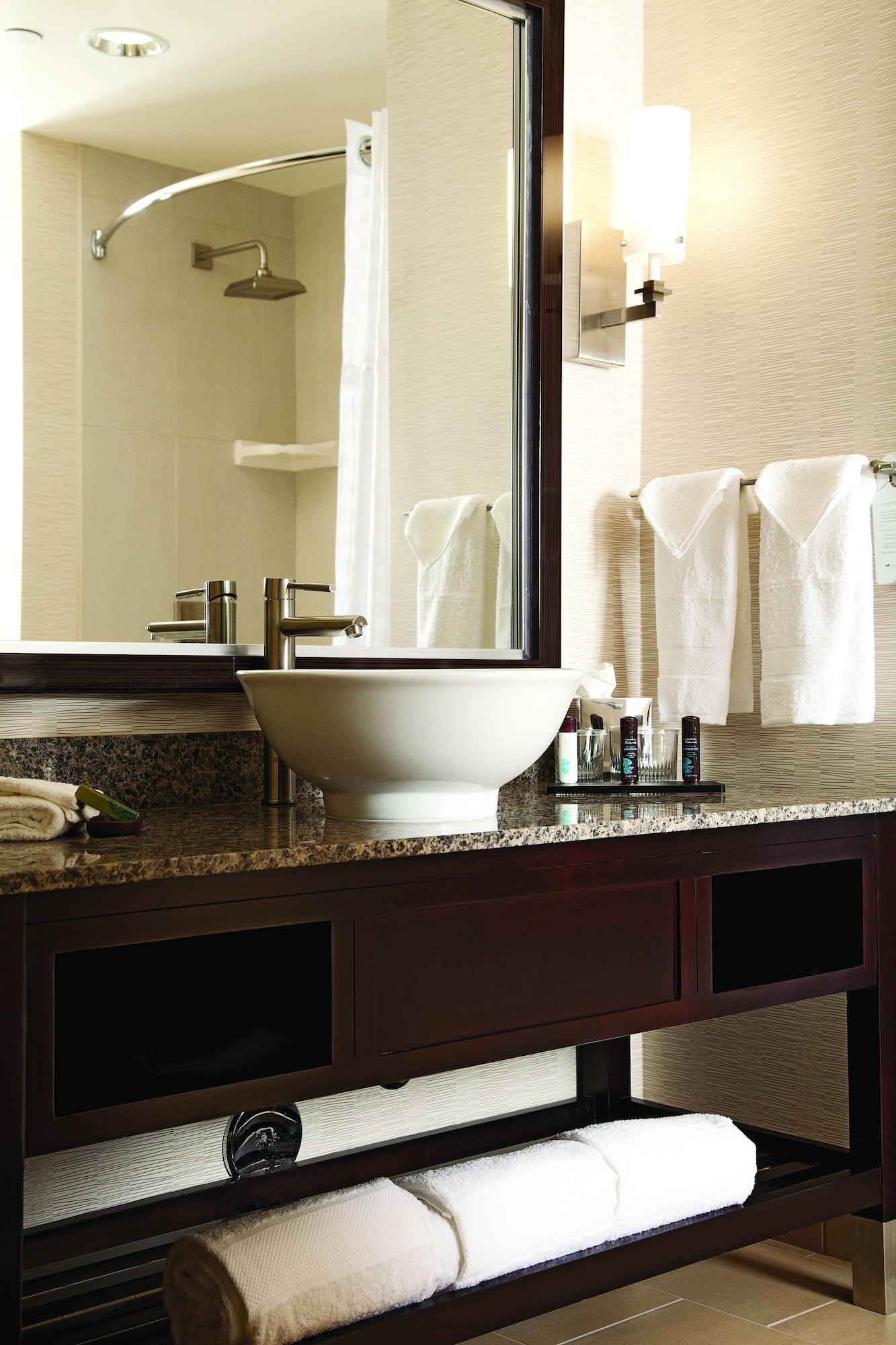 Embassy Suites Ontario - Airport Екстериор снимка
