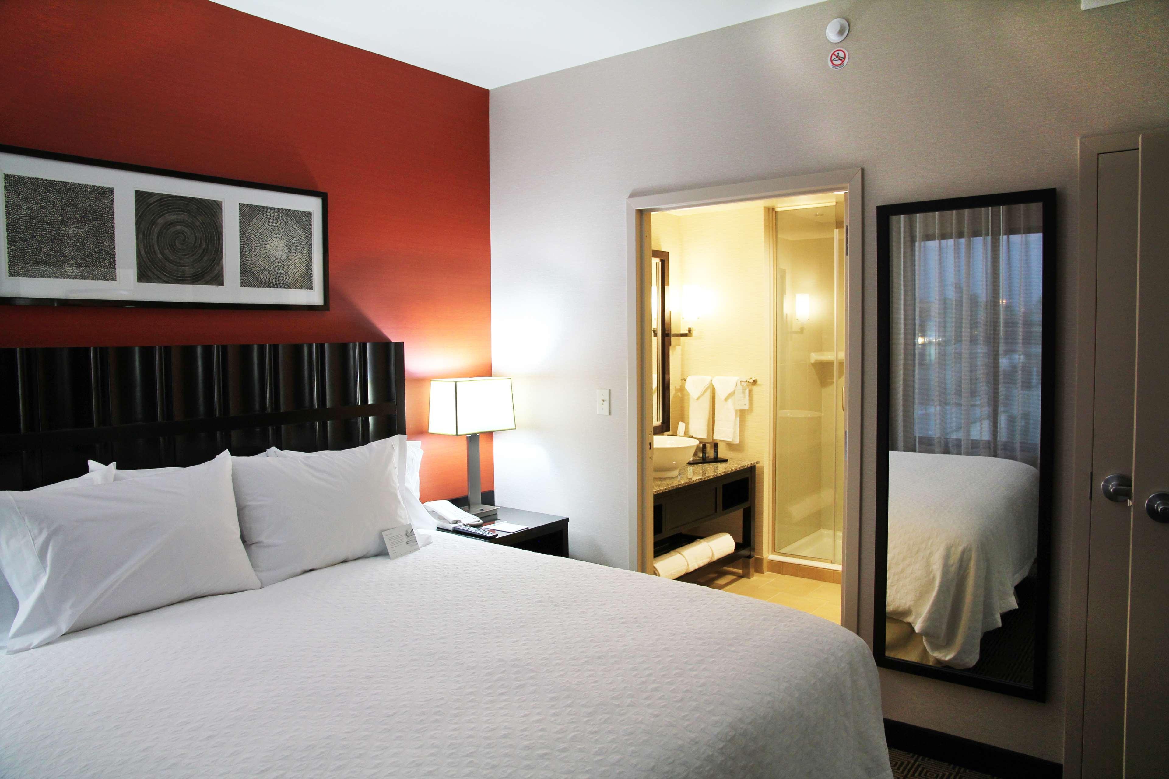 Embassy Suites Ontario - Airport Стая снимка