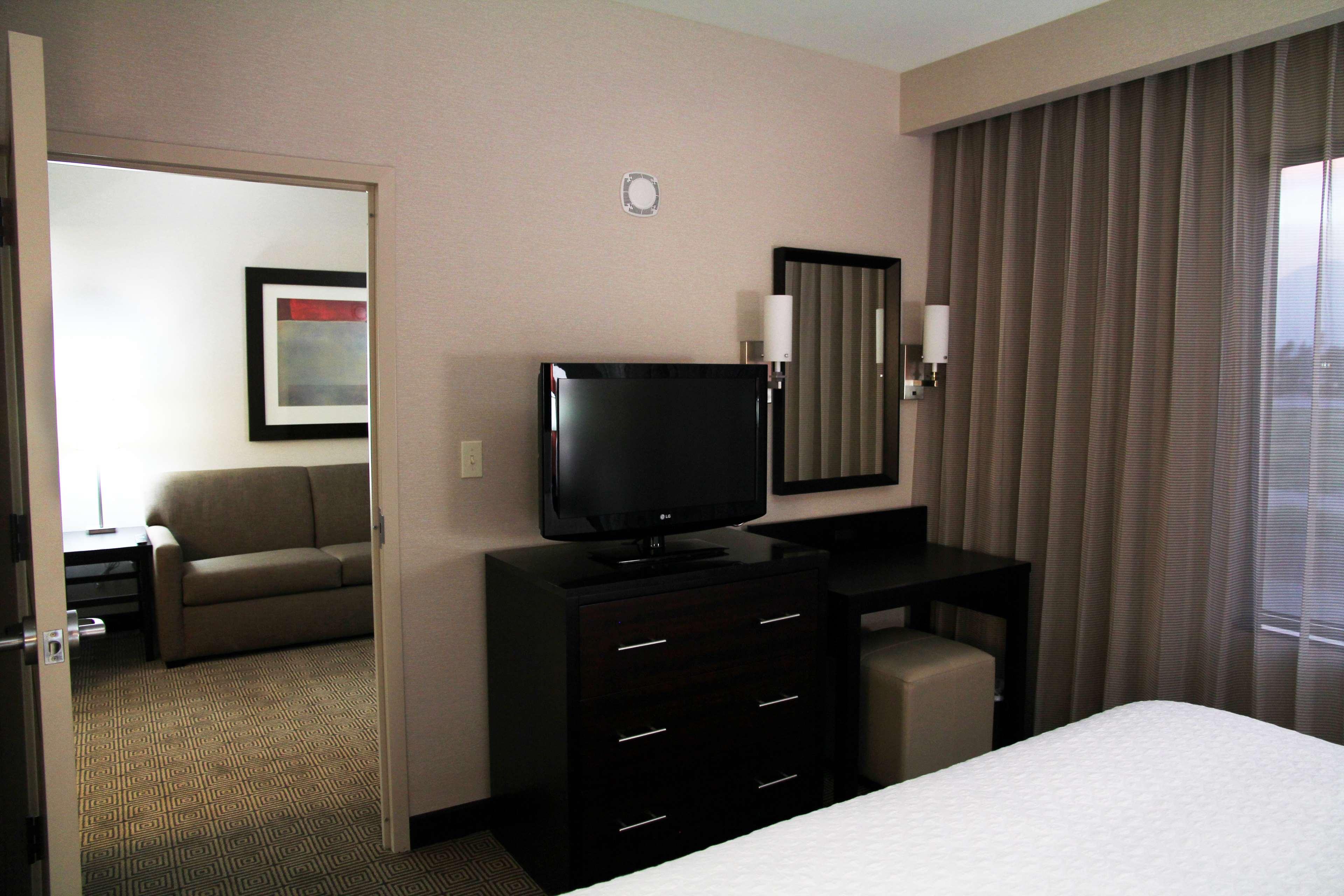 Embassy Suites Ontario - Airport Стая снимка