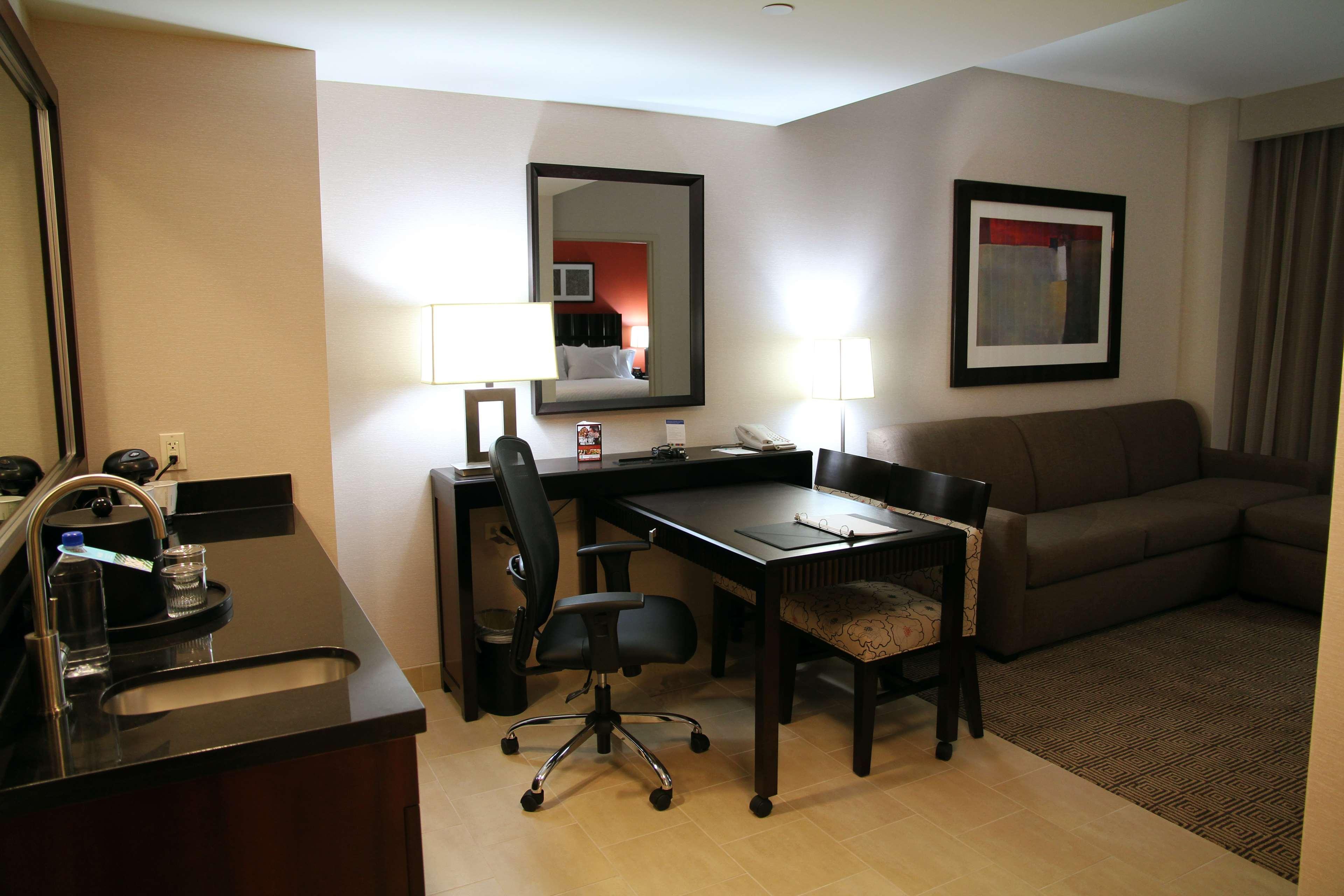 Embassy Suites Ontario - Airport Стая снимка