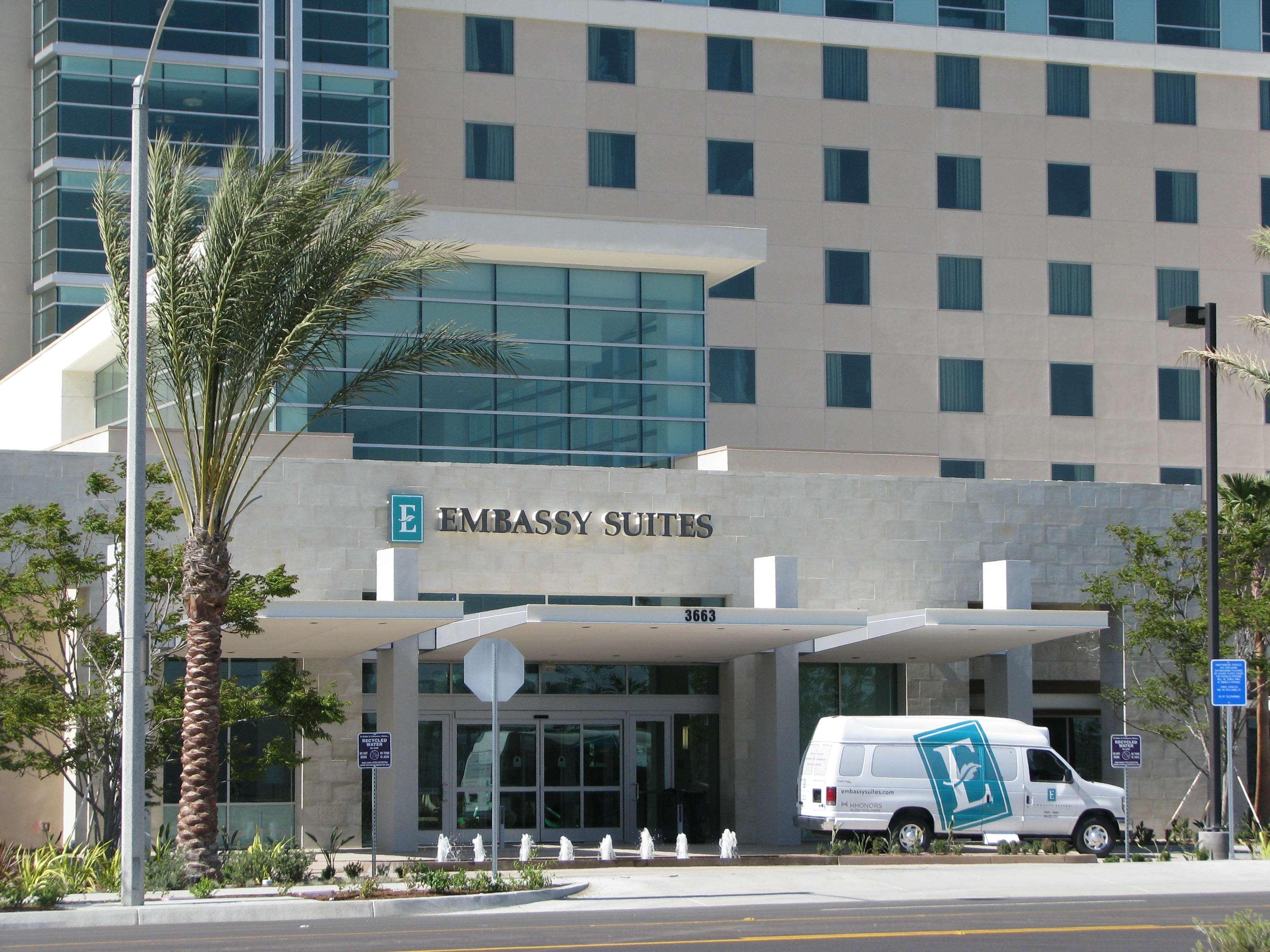 Embassy Suites Ontario - Airport Екстериор снимка