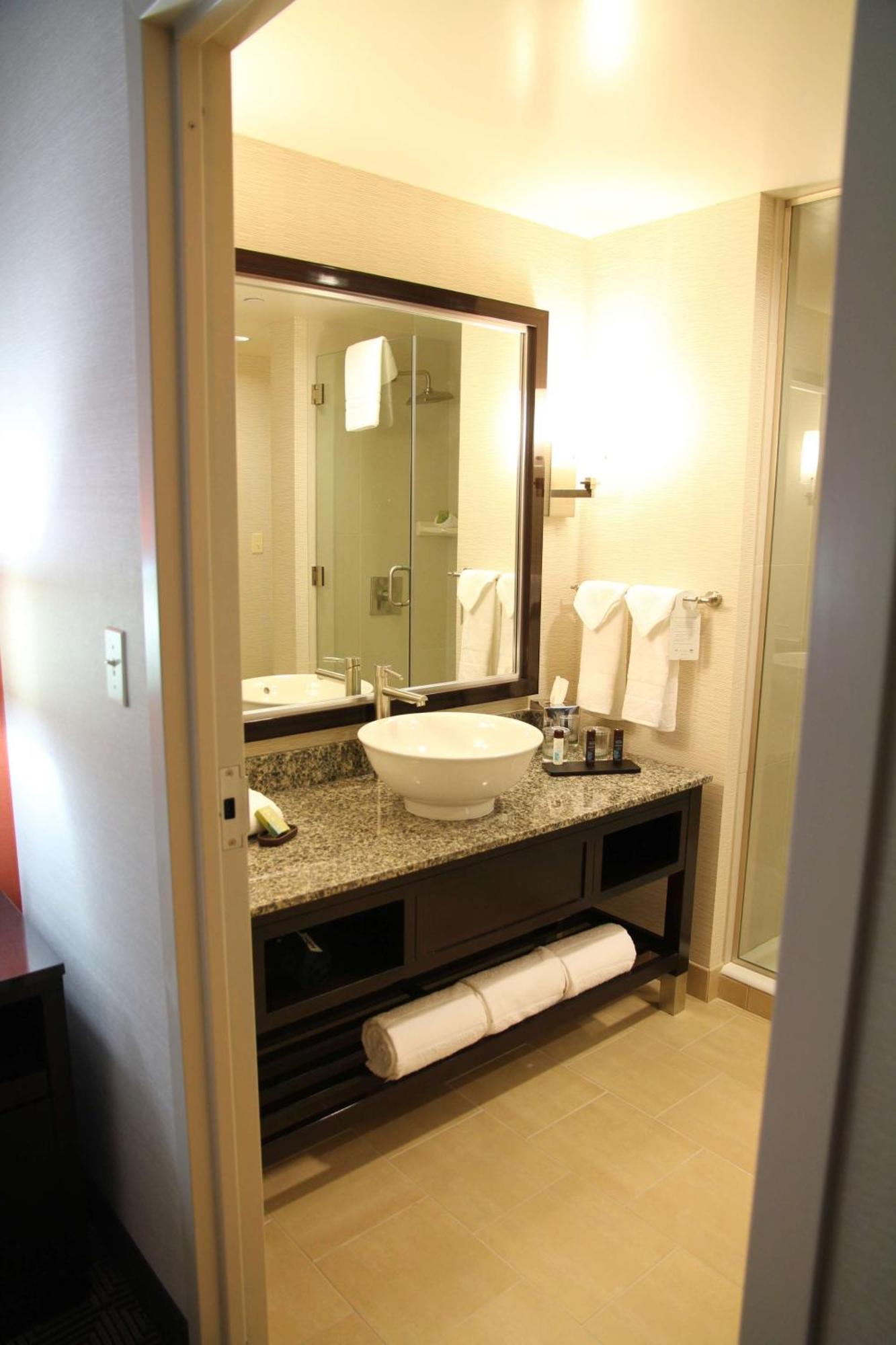 Embassy Suites Ontario - Airport Екстериор снимка